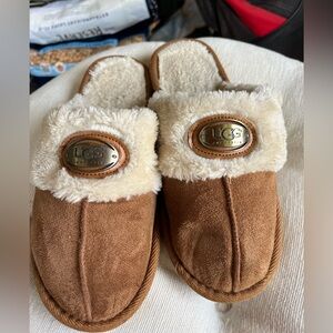 UGG slippers M/L